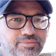 Profesor de pintura ofrece clases a quienes quieran aprender arte